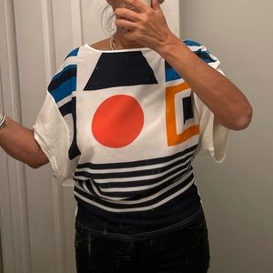 PRINTED BLOUSE SS. NWOT. Size small